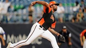 統一獅隊新洋投蘭道爾中職初登板繳出6局失1分好投奪勝，賽後也榮獲MVP。(圖／統一獅提供)
