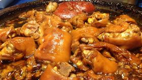 台中必比登，富狀元豬腳，內用收10元小費，網怒：變相漲價，(圖／翻攝自富狀元豬腳粉專)