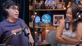 賀瓏（左）、凱莉上百靈果脫口秀（圖／翻攝自YT）