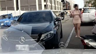 賓士媽逆向停校門還嗆聲：我就是故意的