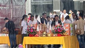 鴻海董事長劉揚偉今（6）日出席集團中元普渡。（圖／記者王翊綺攝影）