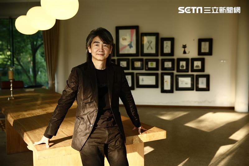 朱德庸經典作品「跳樓」疑似遭到熱狗抄襲。（圖／朱德庸事務所提供）