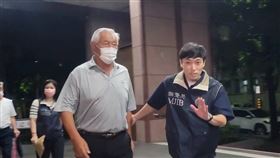 ▲再興小學董事長張光正被移送北檢，全程不發一語。（圖／翻攝畫面）