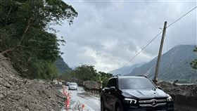 台7甲線茂安段坍方中午搶通  單線雙向管制通行宜蘭縣大同鄉台7甲線10.4公里茂安路段坍方阻斷交通，5日中午搶通，初期採單線雙向通行，因災後邊坡仍有不確定因素，現場採人員警戒管制通行。（公路總局第四區養護工程處提供）中央社記者王朝鈺傳真  112年9月5日