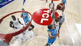 世界盃男籃4強出爐，加拿大（白）擊敗斯洛維尼亞（藍）晉級。（圖／美聯社／達志影像）