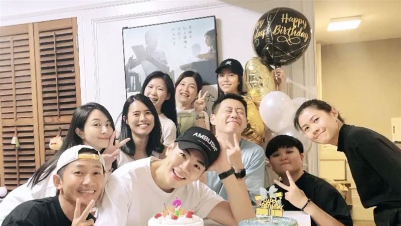 禾浩辰迎33歲生日　女友相伴慶生合照曝光