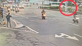 翻攝自鄭華娟MVYT、記者鍾志鵬攝影、翻攝自車禍畫面