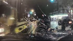 文山區發生死亡車禍，19歲騎士自摔後二度遭撞身亡。（圖／翻攝畫面）