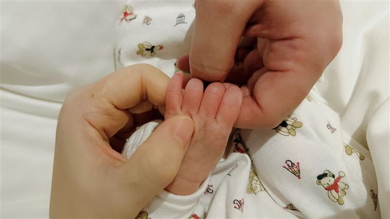 新／Selina生了！寶寶肺積水住保溫箱