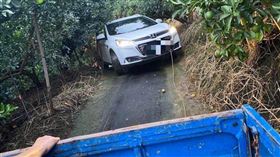 台中一家6口開車要到嘉義民雄旺萊山鳳梨觀光工廠，卻被導航帶錯路。（圖／竹崎分局提供）