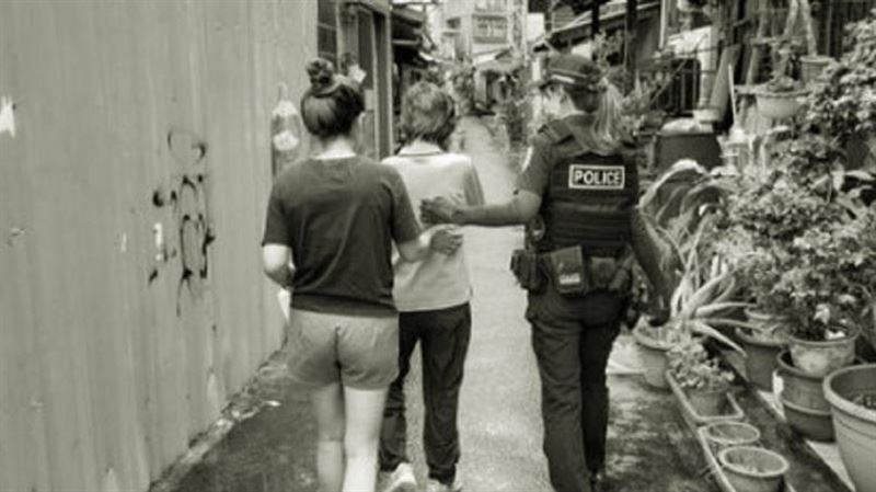 颱風天拿帳單遊路邊　喪夫嬤被問一句哭了