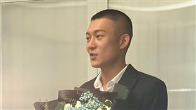 鳳梨今曬出捧花照片，文中帶到求婚梗。（圖／翻攝自臉書）