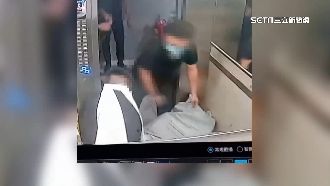 獨／電梯跨遺體　接體工「拍抖音」不尊重