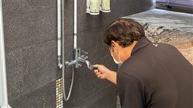 水情不佳　新竹飯店商場響應省水更換設備水情不佳，新竹飯店業者與商場主動響應省水行列，暐順集團除更換省水龍頭外，也在暐順麗緻文旅透過調解水龍頭出水壓力，希望透過節約用水，度過這波水情考驗。（暐順集團提供）中央社記者郭宣(文三)傳真　109年10月21日