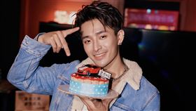 刺刺舉辦新單曲〈Bumble Bee〉發佈會。（圖／經紀人提供）