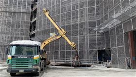 豐采520搶險施工  竹縣府會同台大團隊稽查新竹縣政府表示，針對建案豐采520提出搶險計畫，12日與台大團隊執行首次稽查，經查工地確實依照搶險計畫內容工項施作，此外也取得設計圖相關資料，將盡快協助釐清問題。中央社記者郭宣(文三)攝  112年6月12日