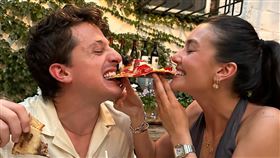 CP查理向女友求婚成功。（圖／翻攝IG）