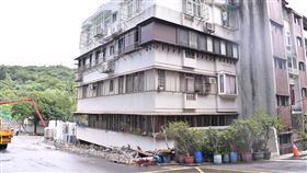 大直民宅坍塌，蔣萬安到現場勘災。（圖／台北市政府媒事組提供）