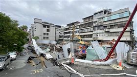 大直建案釀民宅塌陷。（圖／台北市攝影記者聯誼會提供）