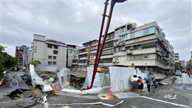 大直建案釀民宅塌陷。（圖／台北市攝影記者聯誼會提供）