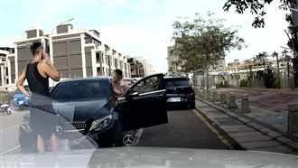 獨／逆向停車被肉搜　賓士媽還原互嗆現場