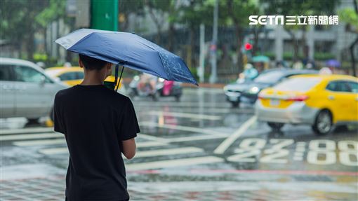 一片橘紅！雷雨鋒面這天掃全台　雨炸3天