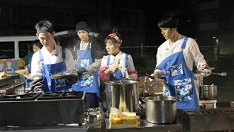 王彩樺夜市擺攤嗆到哭！女兒急忙現場助陣