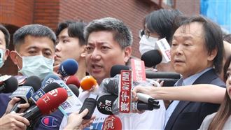 險！大直民宅下陷　他們「連滾帶爬」逃命