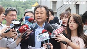 大直建案釀民宅塌陷，王世堅抵達現場了解狀況。（圖／記者邱榮吉攝影）