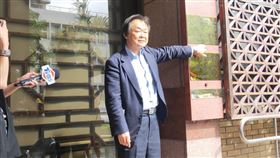 ▲王世堅赴台北地檢署告發基泰建設、都發局和建管處。（圖／翻攝畫面）