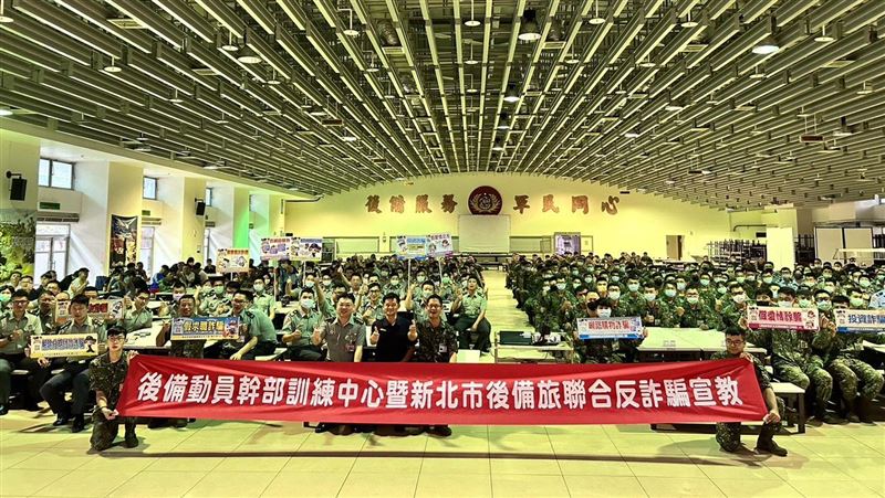 淡水警以球會友切磋球技　宣導識詐反性騷