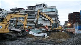 大直民宅倒塌工地填平工程現場（圖／記者邱榮吉攝）