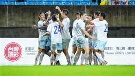 白劭宇在下半場傷停補時提進絕平球，幫助台灣男足在大雨之中踢和菲律賓。（圖／中華足協提供）