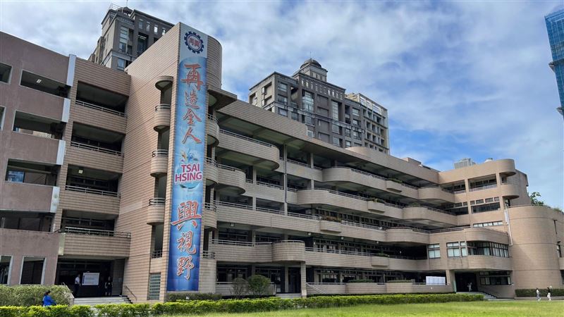 獨／再興小校長坦言：繳費方式不符合法規