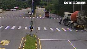苗栗造橋混凝土車台一線滑行300米。（圖／翻攝畫面）