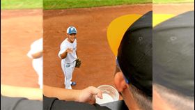 ▲知名YouTuber阿強赴北海道探班王柏融。（圖／翻攝自Balazwolf臉書）