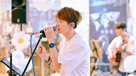 木蘭在街頭舉辦生日音樂會。（圖／木蘭提供）