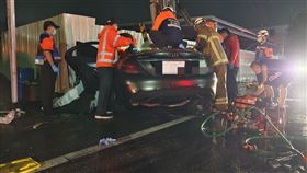 車禍,佳里區,台南,AMG C43,自撞,電線桿