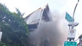 台北市通化街民宅起火，警消一舉救出7名住戶。（圖／翻攝畫面）