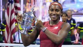 ▲美國19歲天才少女葛芙（Coco Gauff）逆轉轉球后，搶下生涯首座大滿貫。（圖／路透社／達志影像）