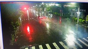 車禍,佳里區,台南,AMG C43,自撞,電線桿,撞擊瞬間