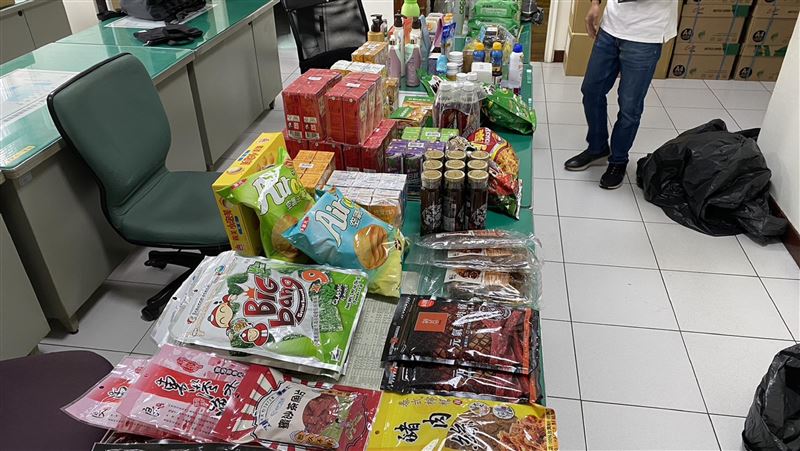 女農曆7月頻偷賣場　警清點贓物像辦普度