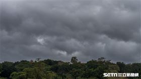 天氣/陰天/大雨特報/北部天氣(記者陳弋攝影)