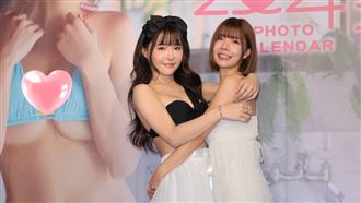 比基尼對決再合體！元元同框艾融超濕激吻