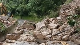 快訊／連日大雨！大面積崩塌、落石　嘉義阿里山鄉山美國小「11日停課」。（圖／翻攝自山美國小校長洪榮正臉書）