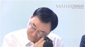 基泰董座宣布辭職　總座馮先勉臉皺哭了