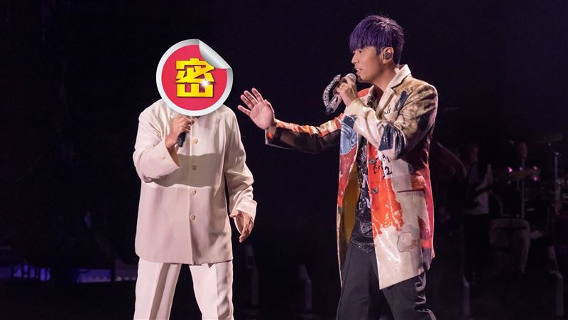 周杰倫〈千里之外〉唱一半　他無預警現身