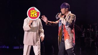 周杰倫〈千里之外〉唱一半　他無預警現身