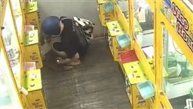 娃娃機,零錢,監視器,實況轉播,竊盜,板橋,新北