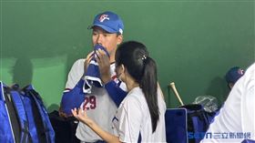 台灣隊長王念好賽後忍不住紅了眼眶，拿毛巾拭淚。(圖／記者蔡厚瑄攝影)
